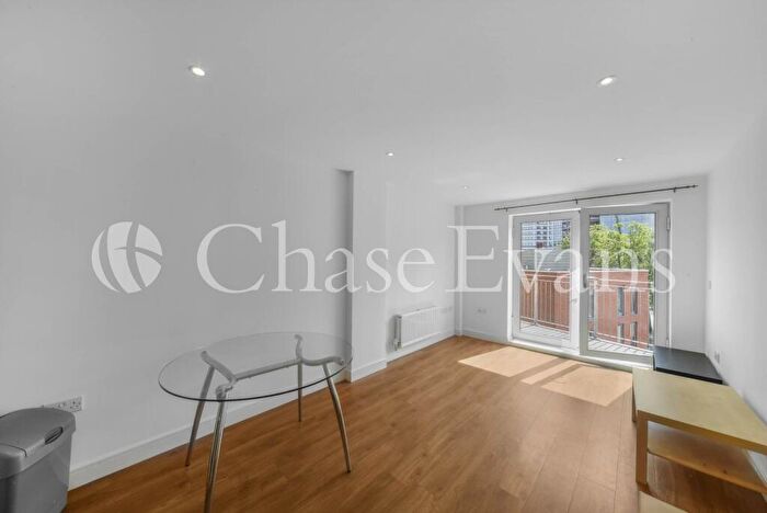 2 Bedroom Flat To Rent In Storehouse Mews, Canary Wharf, London, E14