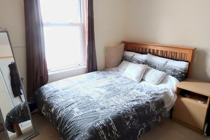 5 Bedroom House To Rent In Oakhurst Road, SO17