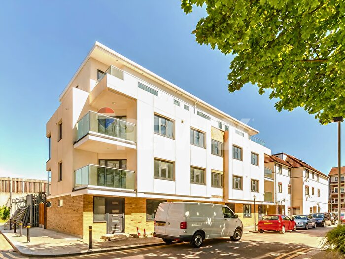 1 Bedroom Flat To Rent In Claremont Close, London, E16