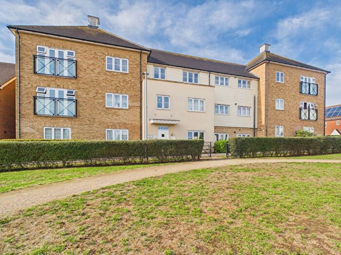 2 Bedroom Flat For Sale In Clayhill Gardens, Hoo, Rochester, Kent, ME3