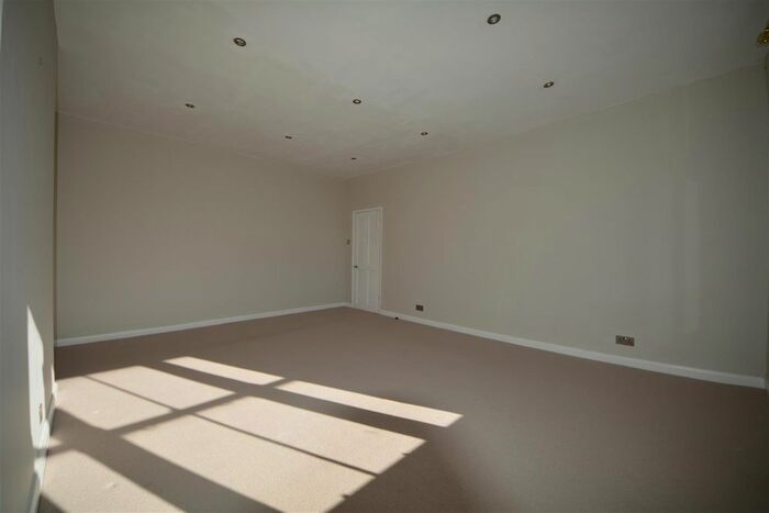 2 Bedroom Flat To Rent In Caversham Road, Kentish Town, London, NW5