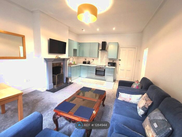4 Bedroom Maisonette To Rent In Snowdon Road, Bournemouth BH4
