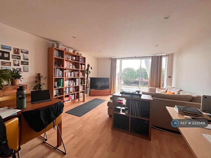 2 Bedroom Flat To Rent In Apollo Building, London, E14