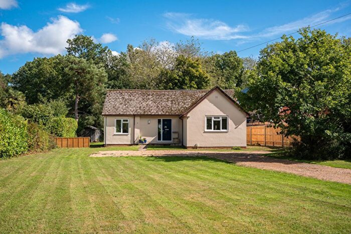 4 Bedroom Bungalow For Sale In Telegraph Lane, Four Marks, GU34