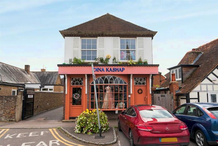 2 Bedroom Flat To Rent In The Green, Datchet, Slough, SL3