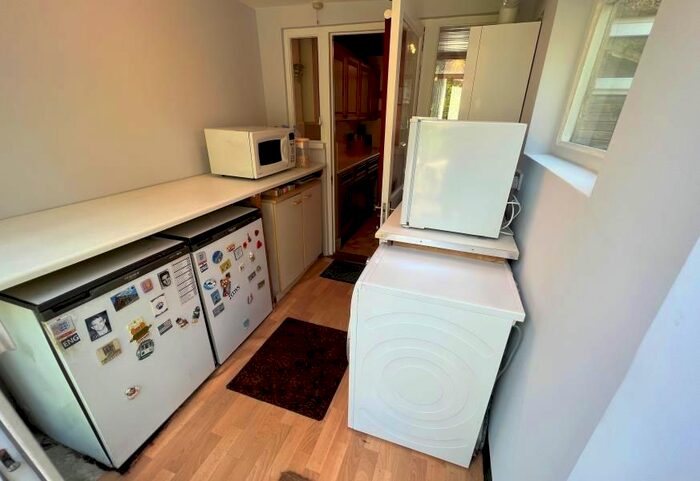 3 Bedroom Terraced House For Sale In Long Lane, Finchley, N3
