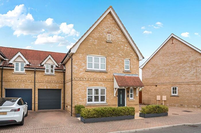 3 Bedroom Semi-detached House For Sale In Redshank Road, St. Marys Island, Chatham, Kent., ME4