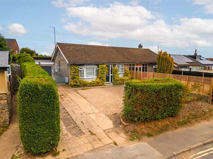 3 Bedroom Semi-Detached Bungalow For Sale In Wellington Street, Thame, OX9