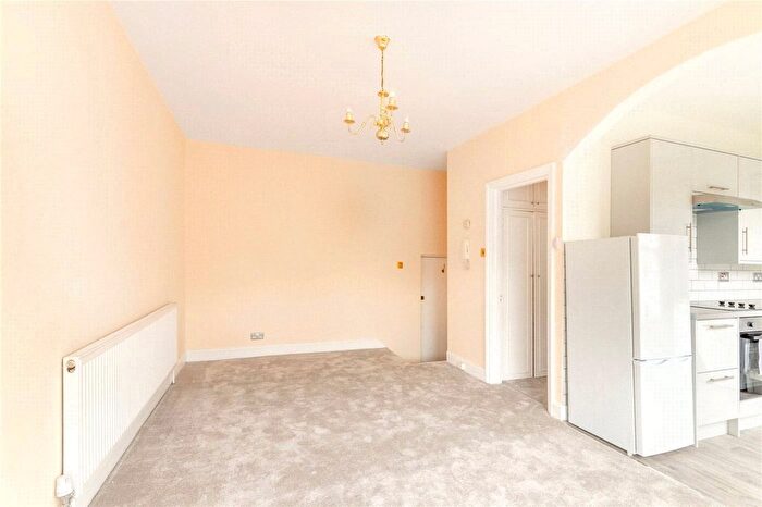 1 Bedroom Flat To Rent In Tewkesbury Avenue, London, SE23