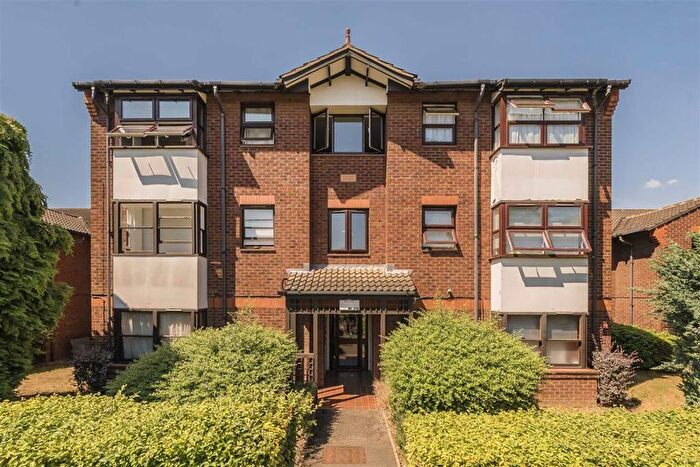 1 Bedroom Flat To Rent In Mayfield Road, Shepherds Bush, W12