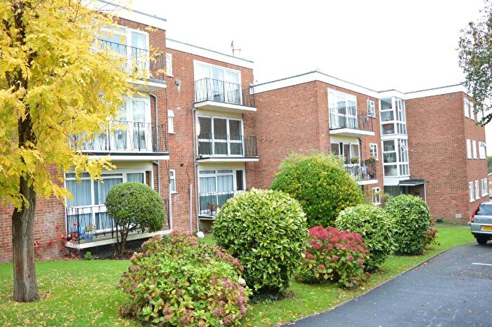 2 Bedroom Flat To Rent In Green Lane, Chessington, Surrey, KT9