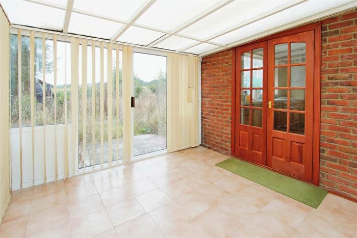 3 Bedroom Bungalow For Sale In Keycol Hill, Bobbing, Sittingbourne, ME9