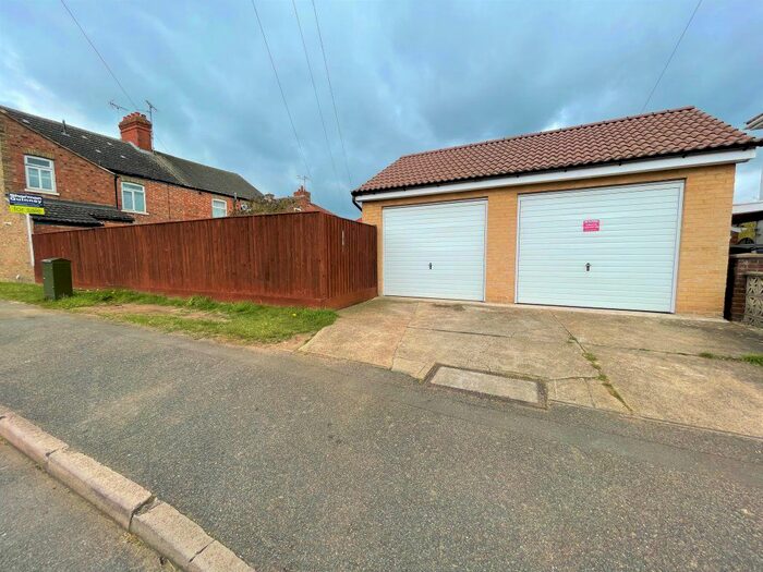1 Bedroom Parking/garage To Rent In Garage - Lincoln Road, Walton, Peterborough, PE4