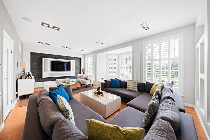 3 Bedroom Flat To Rent In Monahan Ave, : Bed Furn, CR8