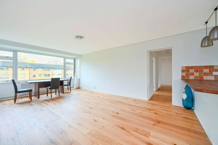 3 Bedroom Flat To Rent In The Shimmings, Boxgrove Road, Guildford, GU1