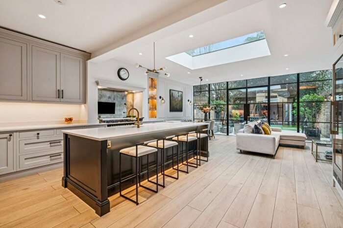 4 Bedroom Semi Detached House To Rent In Leconfield Avenue, London, SW13