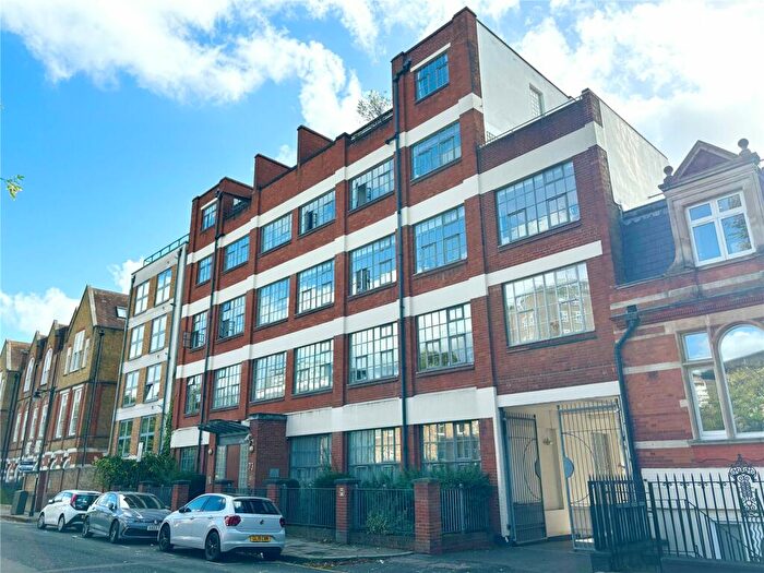 2 Bedroom Penthouse To Rent In Shepperton Road, Islington, London, N1