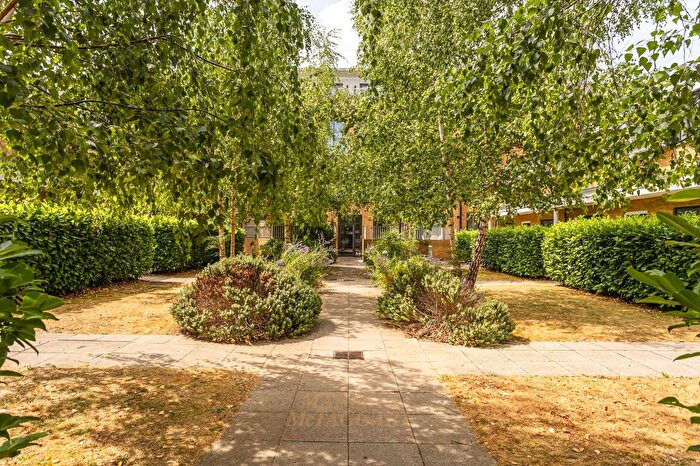 2 Bedroom Flat For Sale In Victoria Road, Horley, RH6