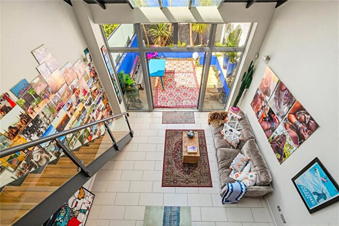 4 Bedroom Terraced House For Sale In Ilminster Gardens, SW11