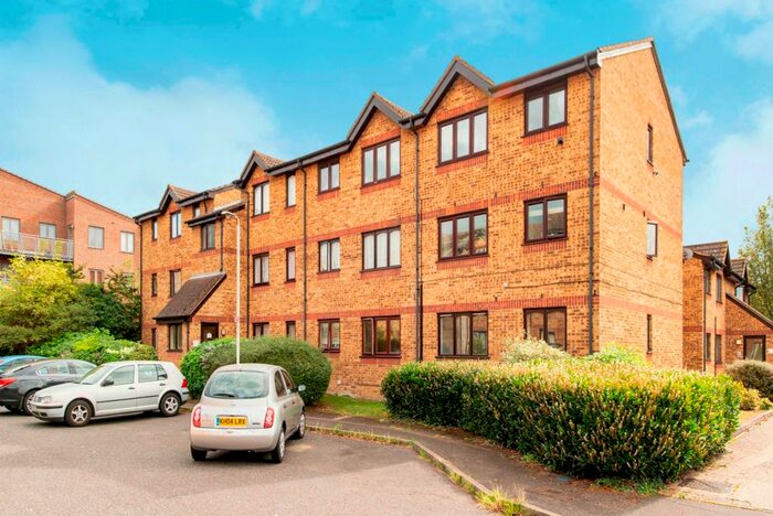 Studio To Rent In Vignoles Road, Romford, Essex, RM7