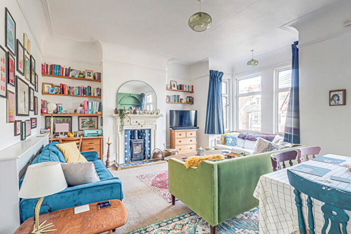 3 Bedroom Flat For Sale In Palmerston Road, Westcliff-on-sea, SS0