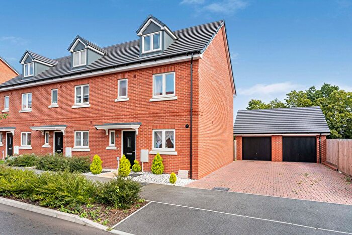 4 Bedroom End Of Terrace House For Sale In Perkins Way, Welwyn Garden City, AL7