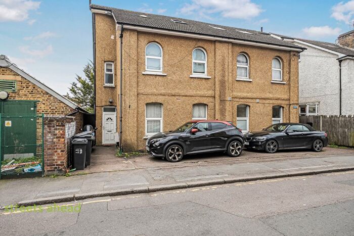 3 Bedroom Flat For Sale In Suffolk Road, London, SE25