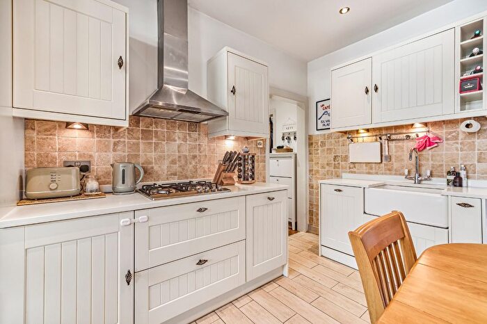 2 Bedroom Flat For Sale In Kingswood Road, London, SW2