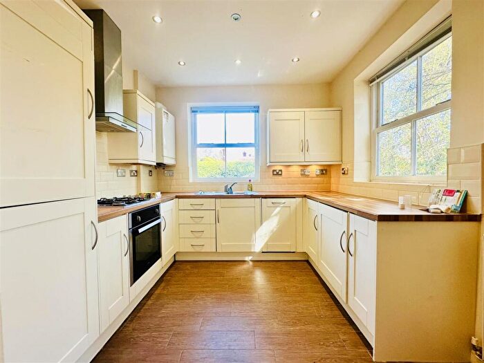 2 Bedroom House To Rent In Elm Avenue, Beeston, NG9