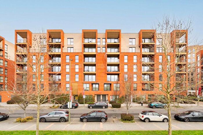 3 Bedroom Flat For Sale In Lismore Boulevard, London, NW9