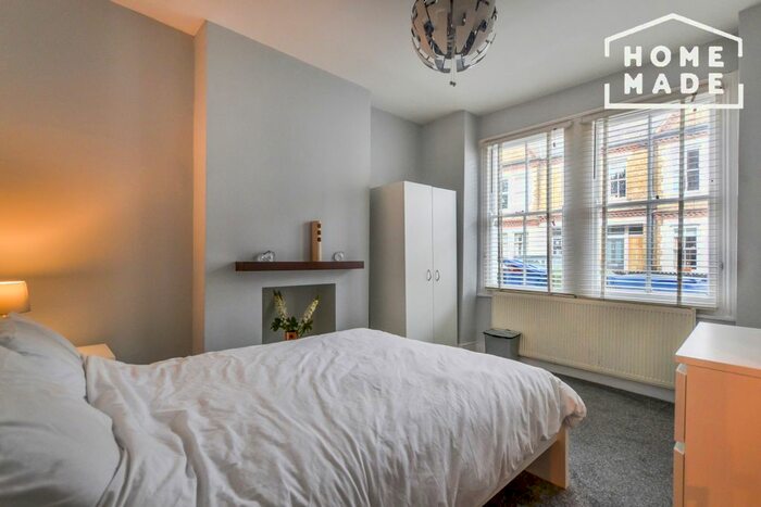 2 Bedroom Flat To Rent In Aylesbury Road, London, SE17