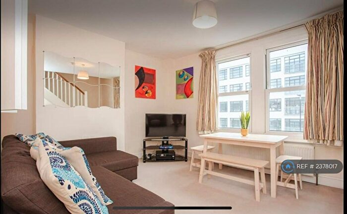2 Bedroom Flat To Rent In Lavender Hill, London, SW11
