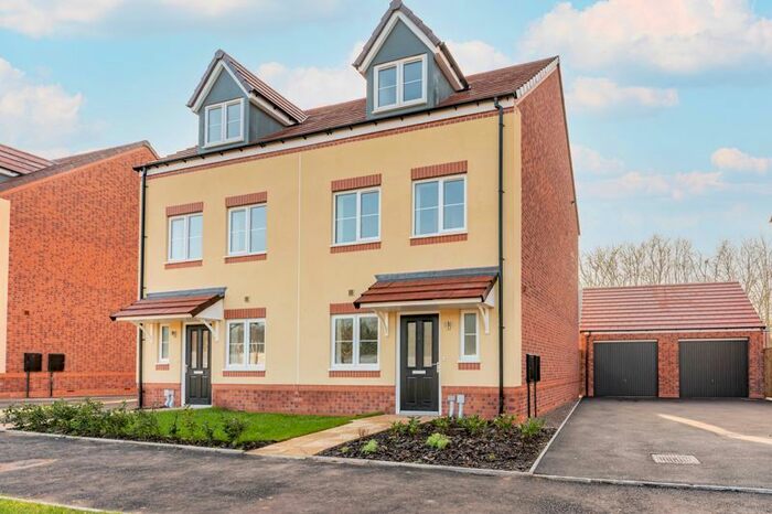 3 Bedroom Property To Rent In Lea Castle Drive, Kidderminster, DY10