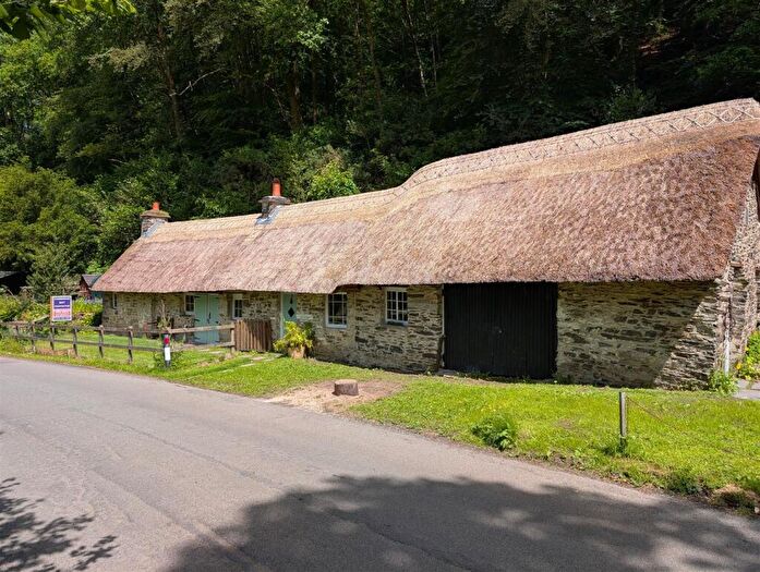 3 Bedroom Country House For Sale In Dre-Fach Felindre, Llandysul, SA44