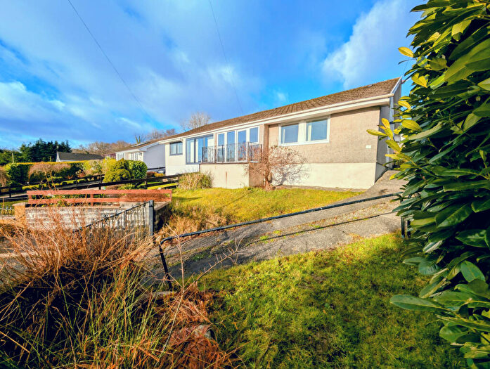 3 Bedroom Semi-Detached Bungalow For Sale In Woodland Park, Penderyn, CF44