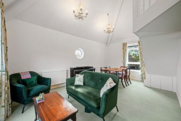 2 Bedroom Flat To Rent In Streetfield Mews, Blackheath, SE3