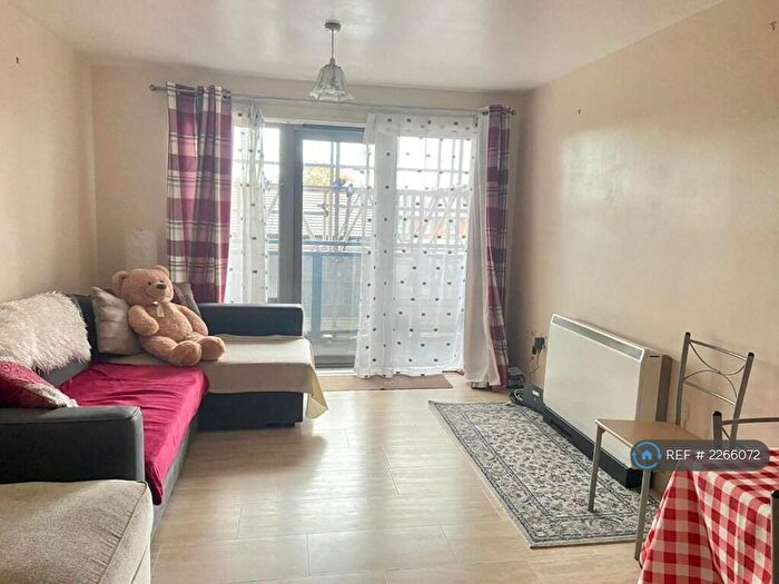 2 Bedroom Flat To Rent In Norwood Road, Reading, RG1