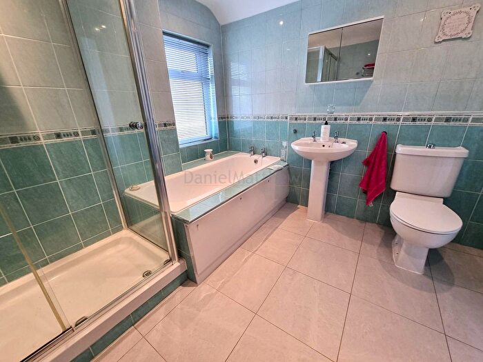 3 Bedroom End Of Terrace House For Sale In Barry Road, Barry, CF62