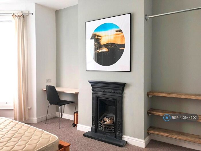 2 Bedroom Flat To Rent In Etta Street, London, SE8