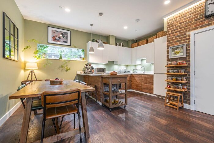 3 Bedroom Town House For Sale In Phoenix Yard, Tunbridge Wells (No Chain), TN4