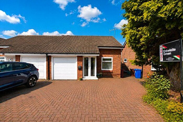 3 Bedroom Semi-detached House For Sale In Kestrel Close, Lammack, Blackburn, Lancashire, BB1