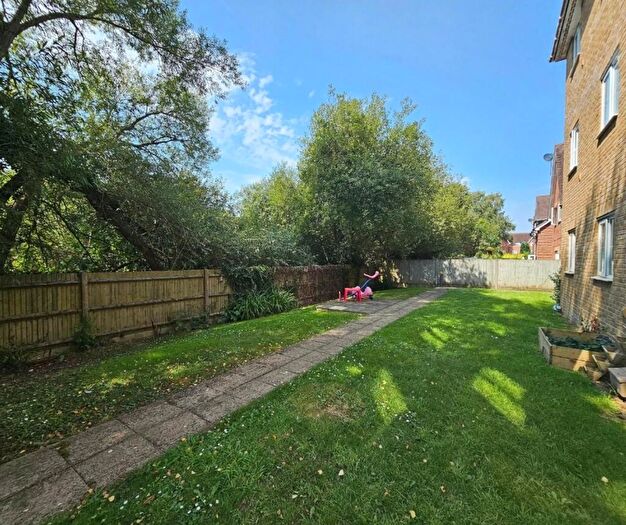 2 Bedroom Flat For Sale In Stone Meadow, Oxford, OX2