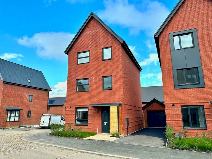 4 Bedroom Town House To Rent In Glassfield Road, Whiteley, PO15