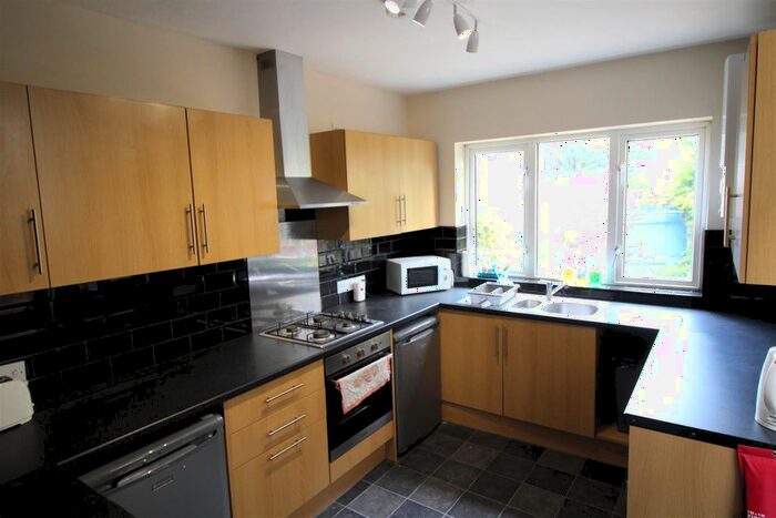 5 Bedroom Terraced House To Rent In Victory Road, Portsmouth, PO1