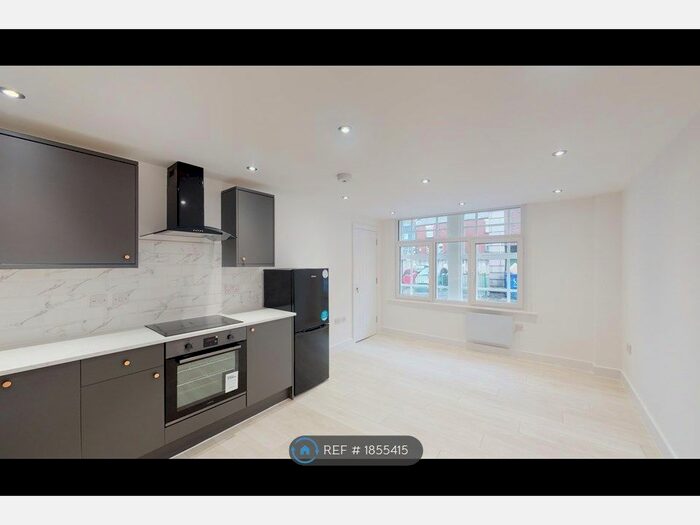 1 Bedroom Flat To Rent In Queen Street, Oldham, OL1