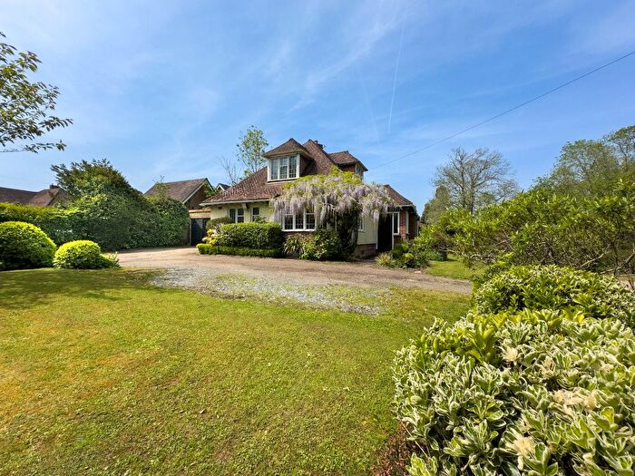 3 Bedroom Detached House To Rent In Pear Tree Lane, Shorne, Gravesend, Kent, DA12