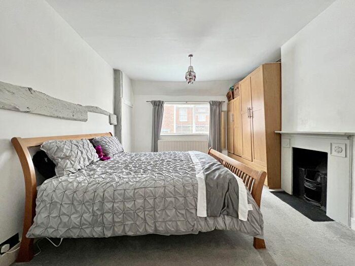 2 Bedroom Cottage To Rent In High Street, Markyate, AL3