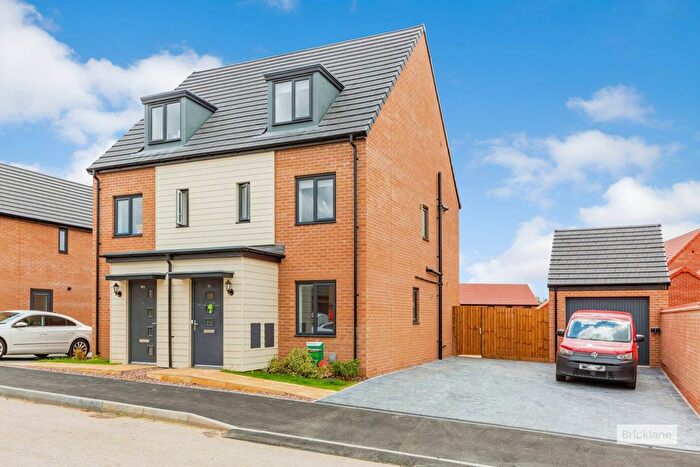 3 Bedroom Property To Rent In Eleanor Drive, Wellingborough, NN8