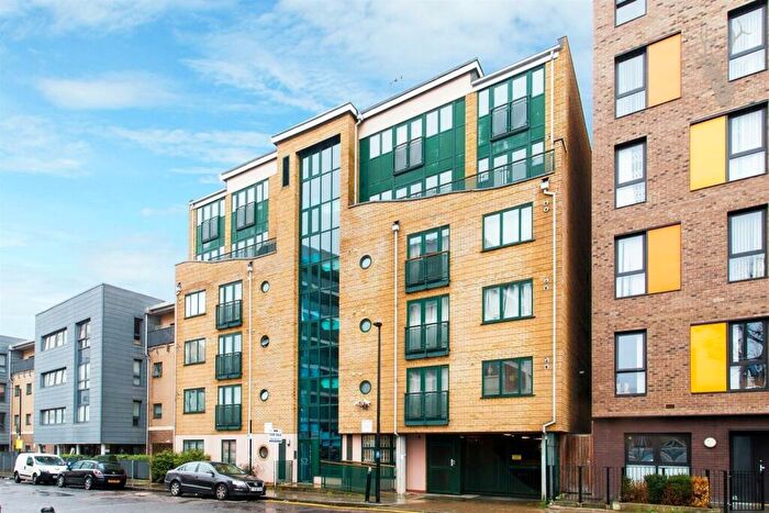2 Bedroom Apartment To Rent In Stainsby Road, London, E14