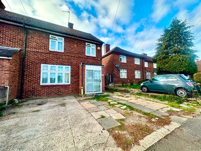 3 Bedroom End Of Terrace House To Rent In Leyburn Road, Romford, RM3